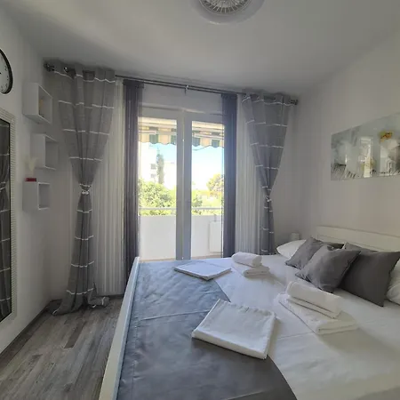 Nikol Apartment *