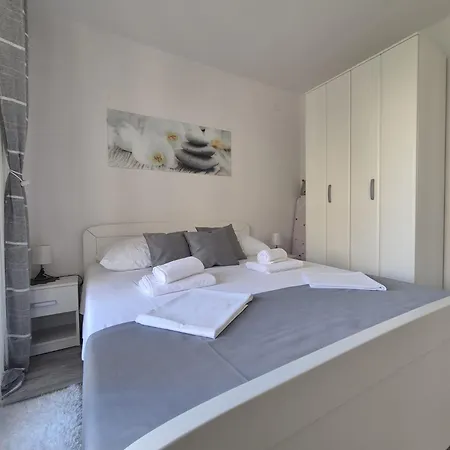 Nikol Apartment *