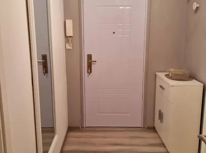 شقة Nikol ماكارسكا