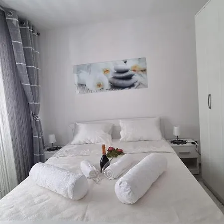 Nikol Apartman *
